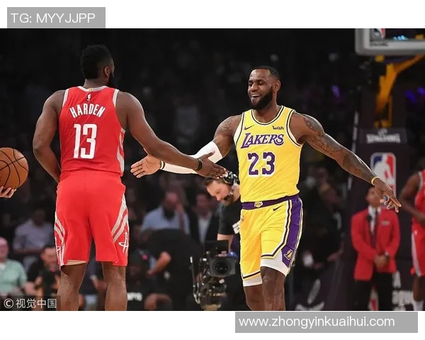 2001年NBA总决赛火箭队与湖人队的巅峰对决回顾与分析