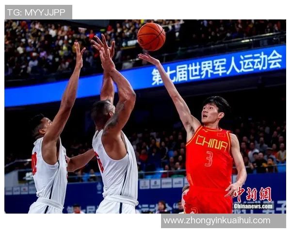 八一男篮与广东男篮激战正酣谁能在赛场上笑到最后