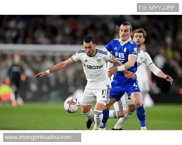 利兹联队与狼队激战正酣谁能在英超赛场上笑到最后