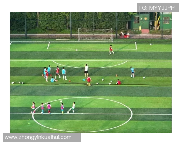 李丽的足球人生:从草地到绿茵场的深度对话与成长故事MBA 李丽的足球人生:从草地到绿茵场的深度对话与成长故事MBA